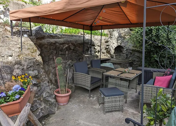 Waldblickwohnung Mit Schoener Terrasse Und Kamin