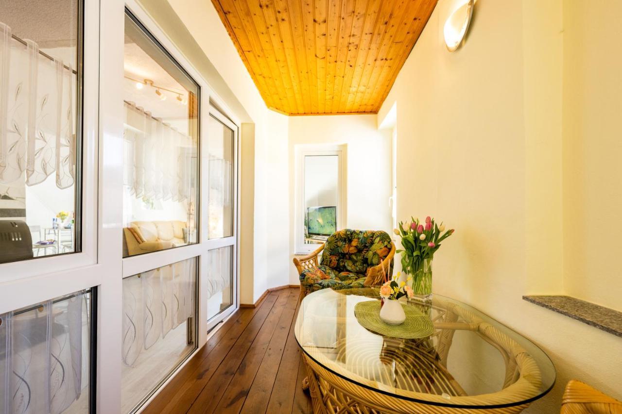 Waldblickwohnung Mit Schoener Terrasse Und Kamin *