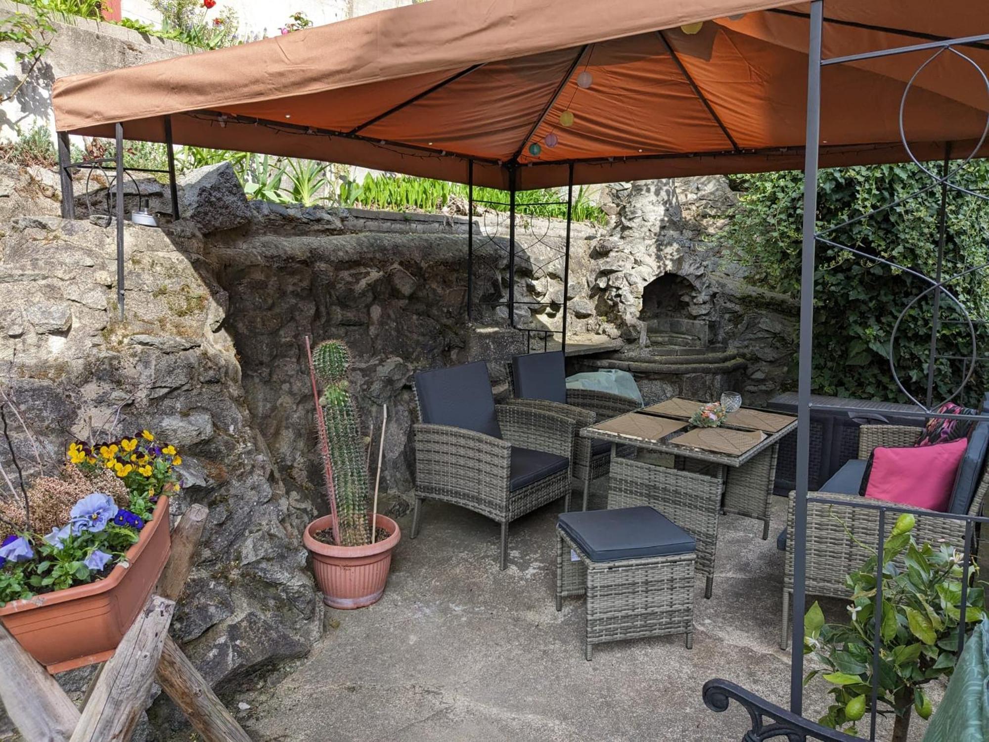 Waldblickwohnung Mit Schoener Terrasse Und Kamin